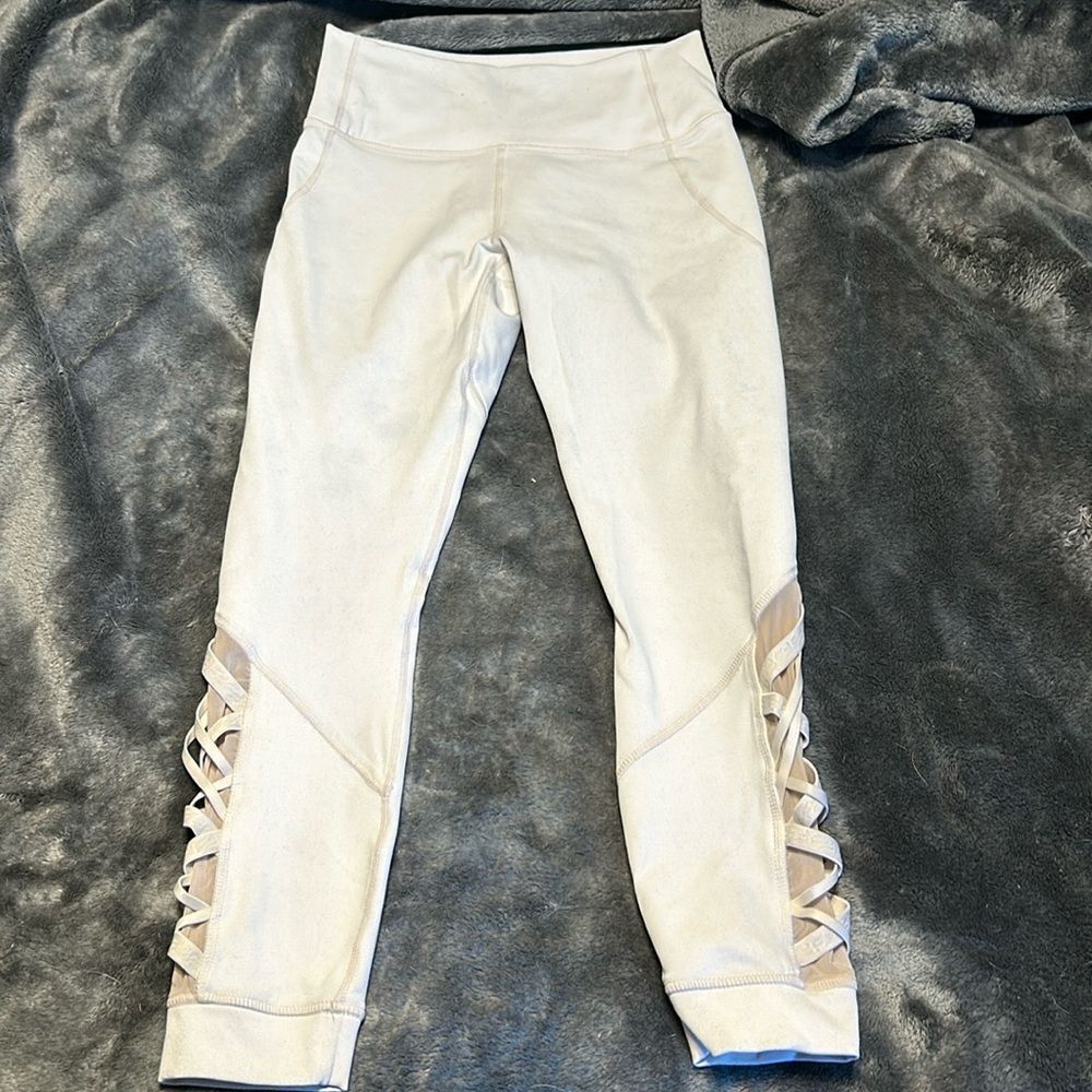 Fabletics powerhold Women S Leggings Athletic Stretch Active White Cross Legs